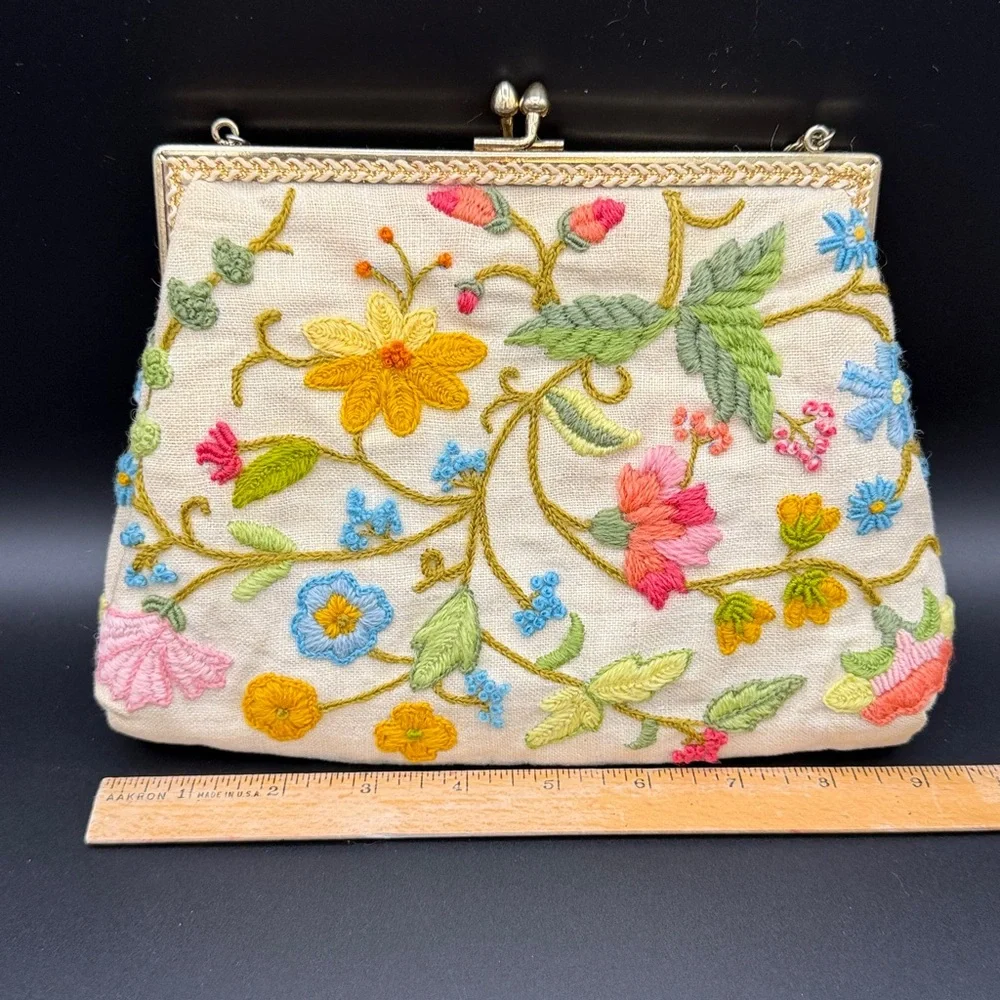 Floral Embroidered Clutch - Picture 8 of 9